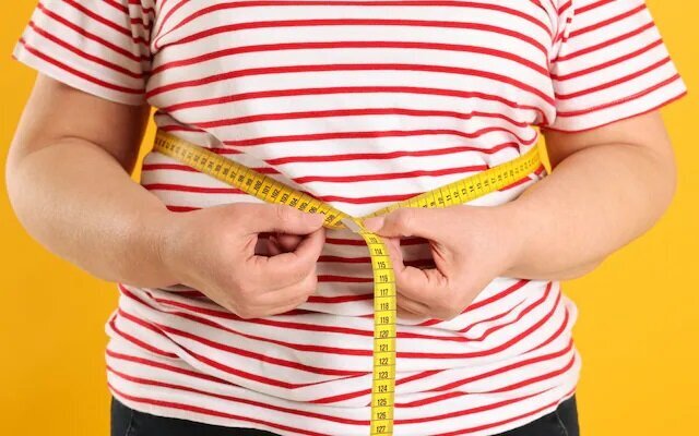 اهمیت اندازه‌گیری دور کمر در ارزیابی خطرهای مرتبط با چاقی