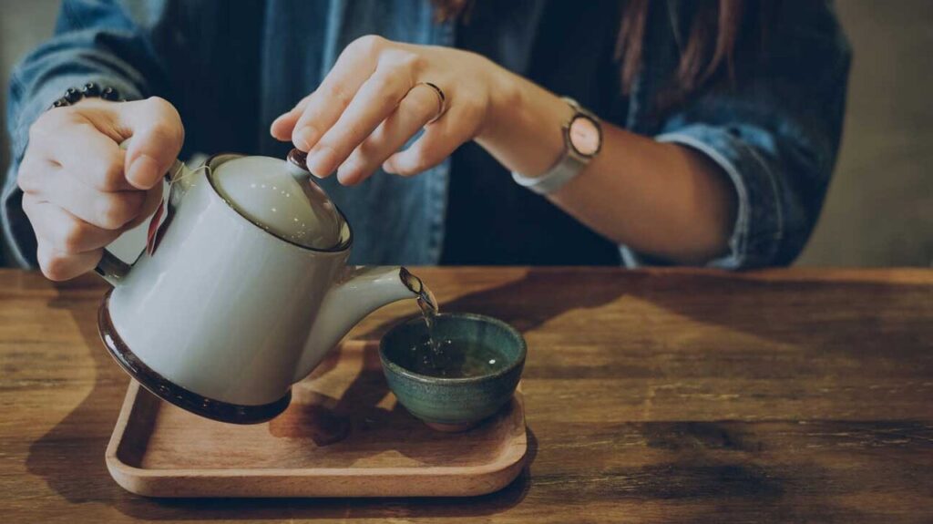 تاثیر مصرف چای بر تقویت سلامت استخوان زنان و پیشگیری از شکستگی لگن