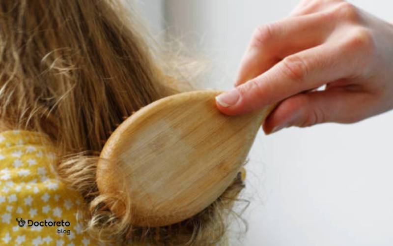 ریزش مو در کودکان: میزان طبیعی و علائم نیازمند بررسی