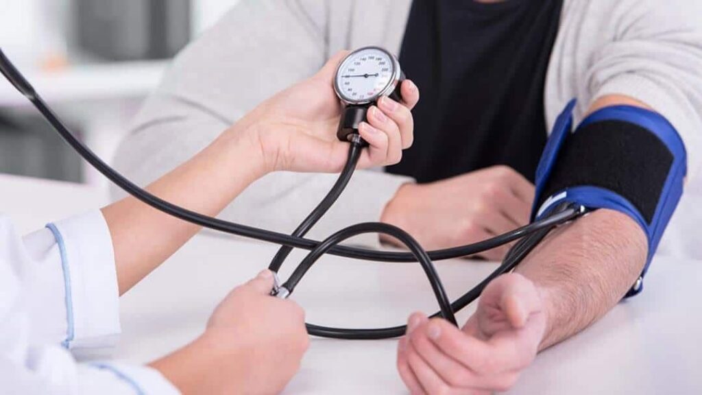 اهمیت نحوه اندازه‌گیری فشار خون و تاثیر قرارگیری صحیح بازو